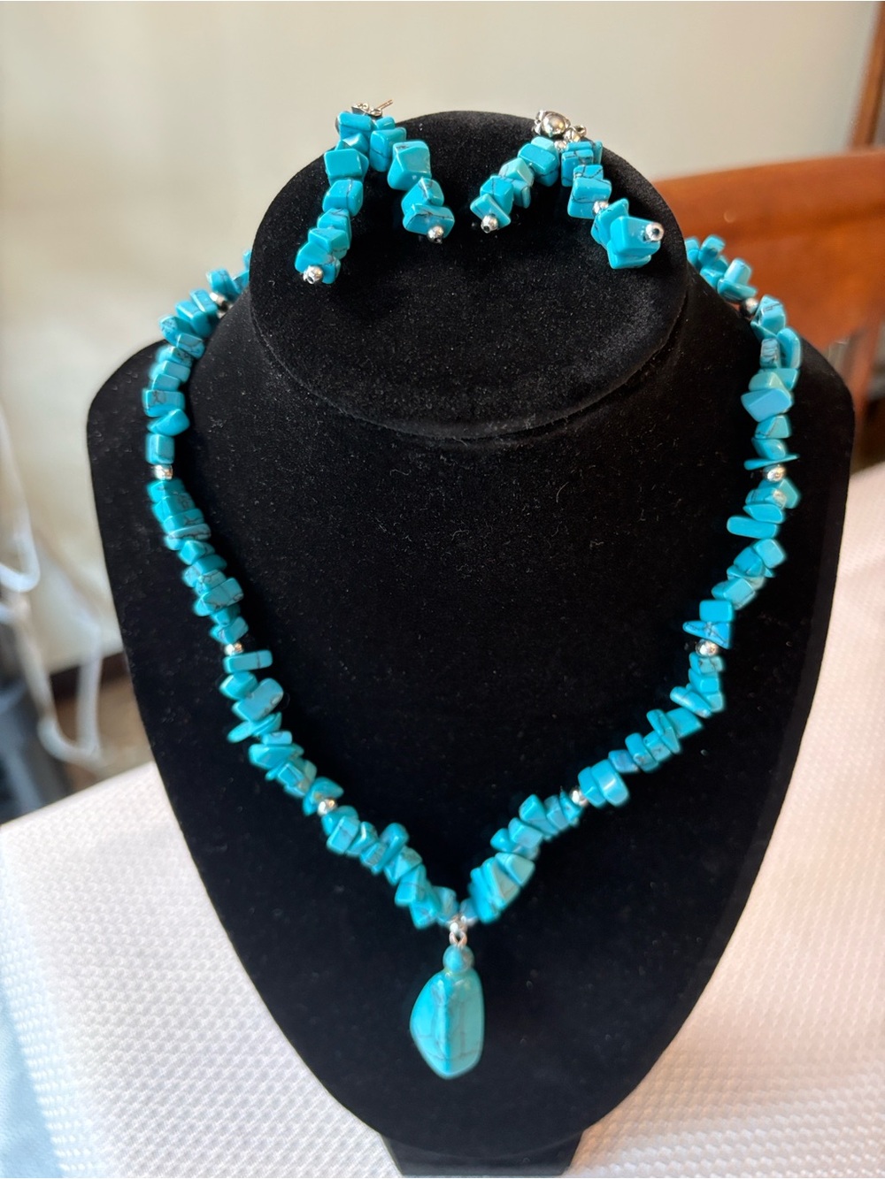 Turquoise Chip Pendant Necklace and Earrings Set - Blue